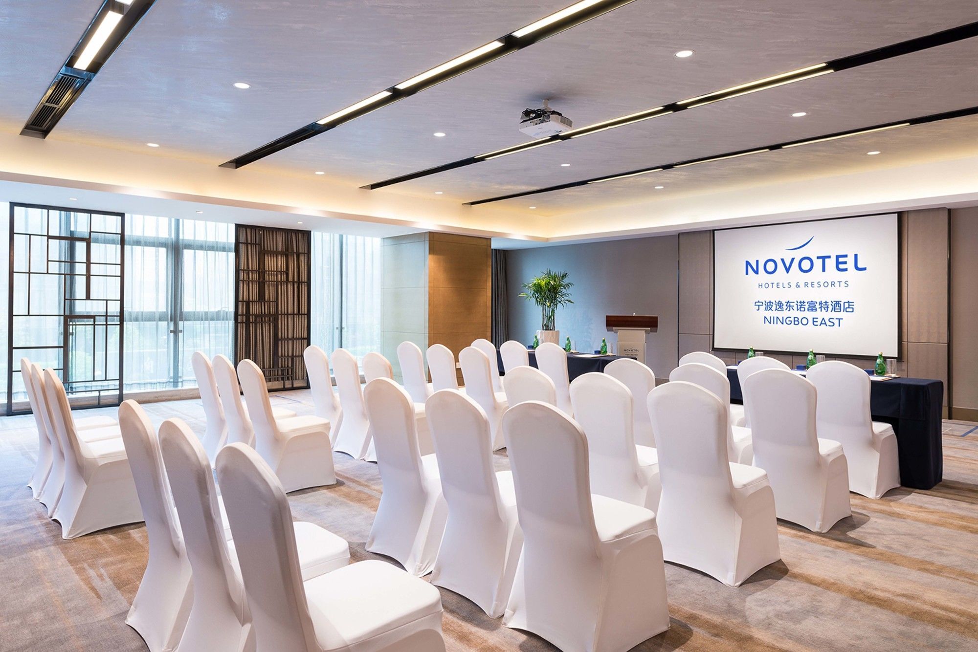 Novotel Ningbo East Exteriör bild